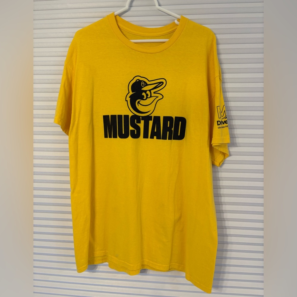 Mens XL Mustard Baltimore Orioles T-shirt